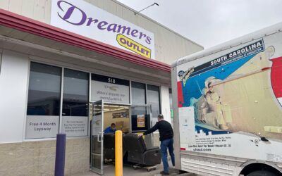 A snowy cold day furniture & mattress pick up at Dreamers Outlet Furniture & Mattress Clearance Center in Sioux Falls